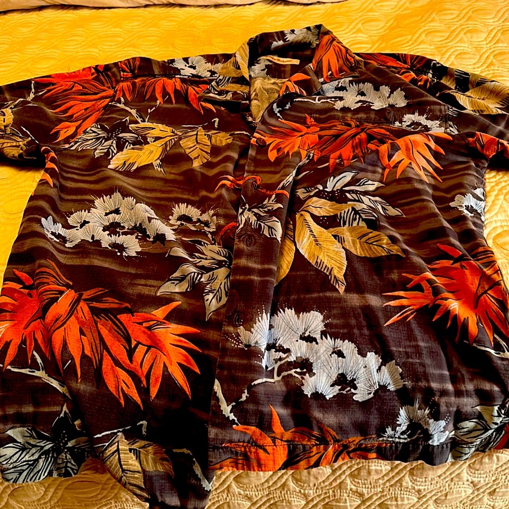 Tommy Bahama Jungle print 100% silk button down shirt. XL.